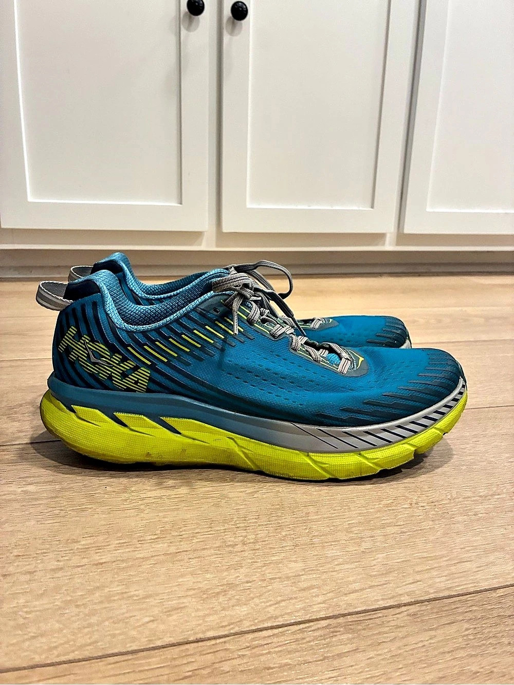 Hoka Men’s Clifton 5 Running Shoe Caribbean Sea Storm Blue Size 10